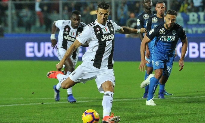 HLV Fabio Capello: “Ronaldo nên đá ở trong vòng cấm”