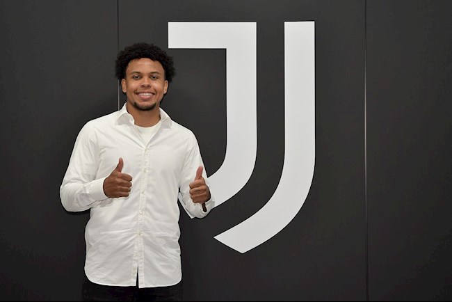 Juventus bị cách ly khi có thêm cầu thủ nhiễm Covid-19