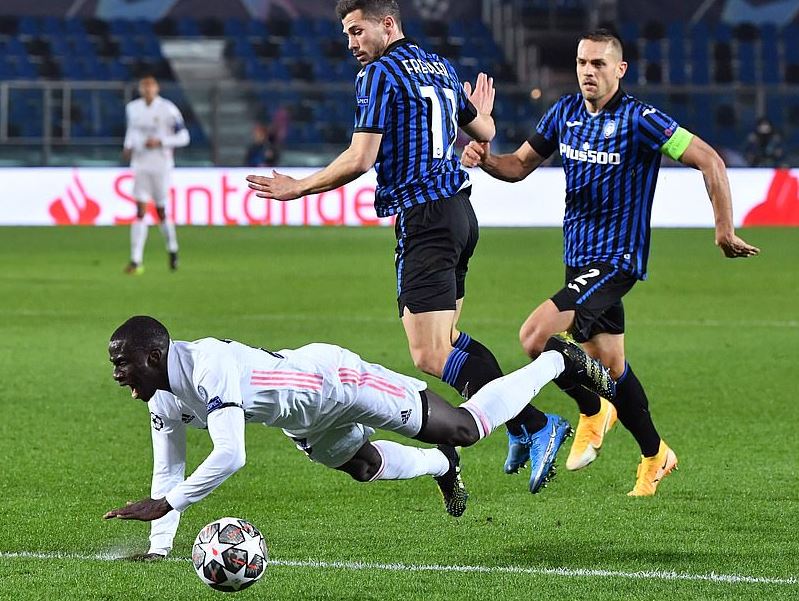 HLV Atalanta tố trọng tài thiên vị Real Madrid
