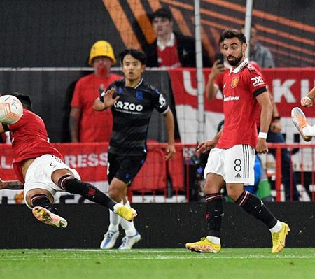 Man Utd bị phạt oan, người hâm mộ điên